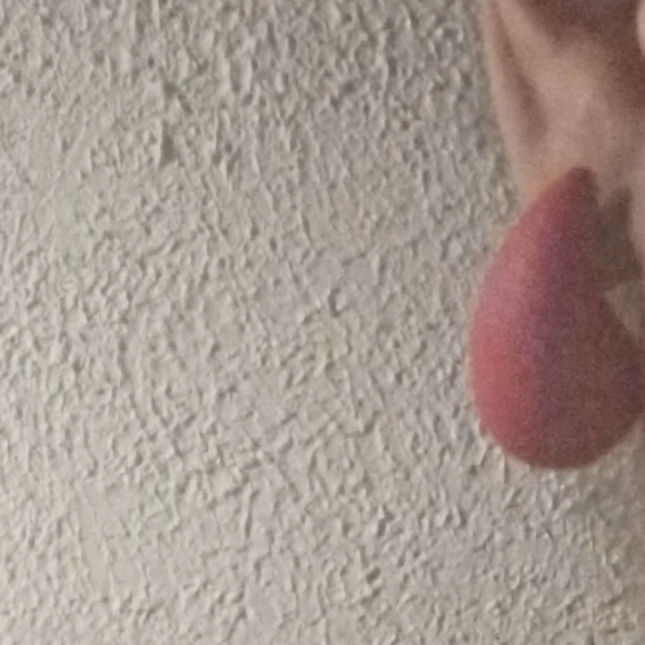 Modern minimalist teardrop stud earrings - Picture 2 of 2